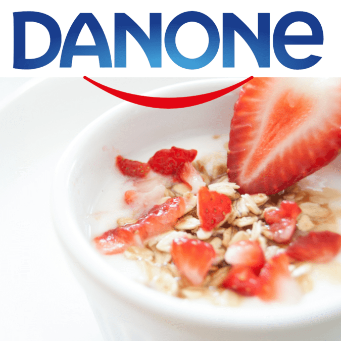 Пакування йогуртів на заводі компанії “Danone”